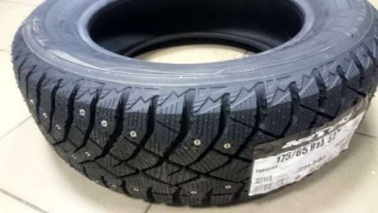Nitto Therma Spike 255/55 R19 111T